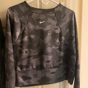 Nike long sleeve dry fit cropped sweatshirt